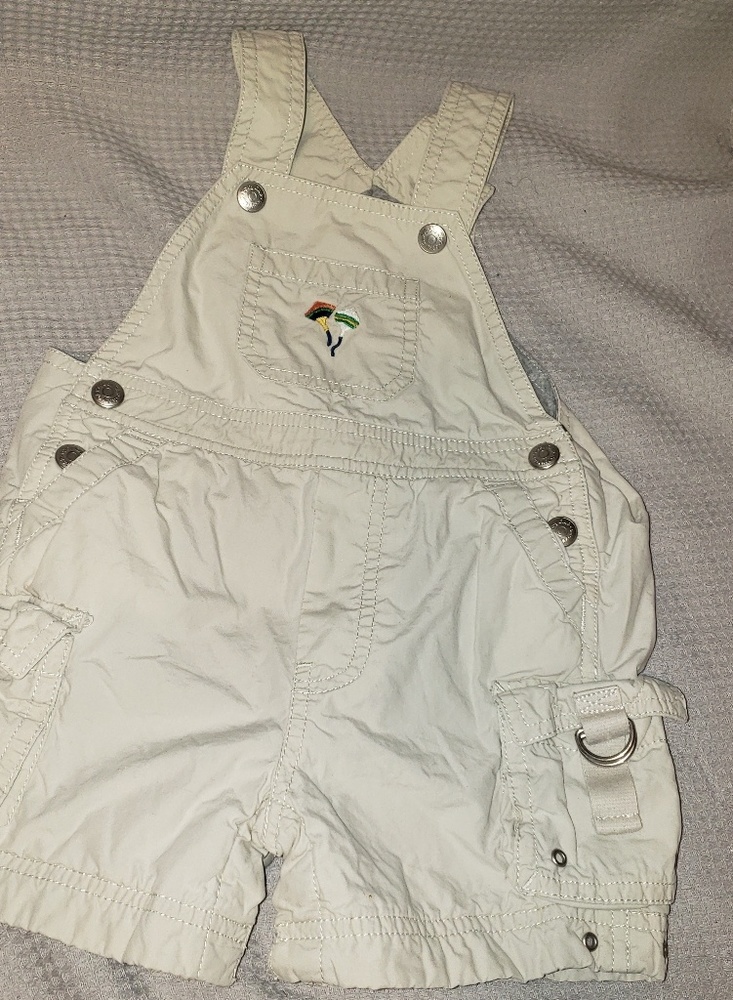 Gap Shorts overalls size 6-12 M